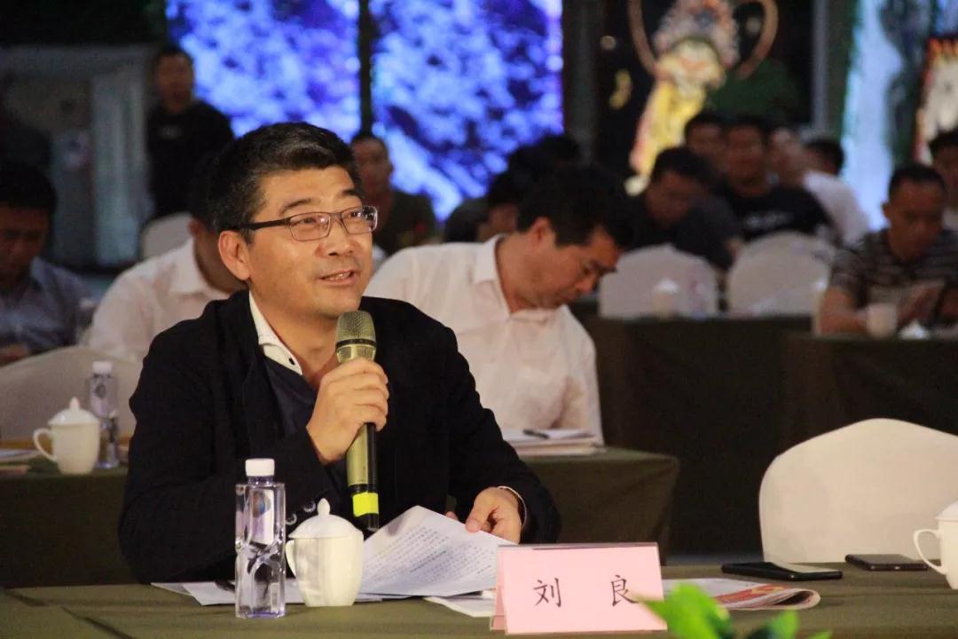 泉州市工商聯(lián)(總商會(huì))召開(kāi)十四屆六次主席(會(huì)長(zhǎng))擴(kuò)大會(huì)議 泉州市工商聯(lián)(總商會(huì))召開(kāi)十四屆六次主席(會(huì)長(zhǎng))擴(kuò)大會(huì)議在海西石材城召開(kāi)