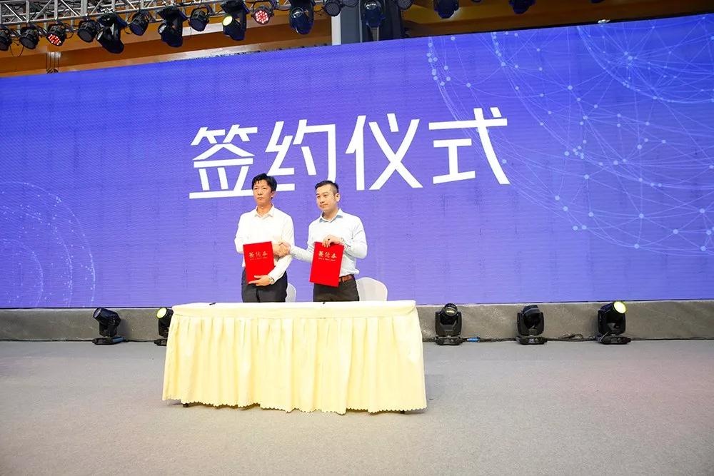 2018水頭展會(huì)成果之中國(guó)石材新業(yè)態(tài)、新金融、新產(chǎn)品簽約儀式完美落幕! 中國(guó)石材新業(yè)態(tài)、新金融、新產(chǎn)品簽約儀式完美落幕!