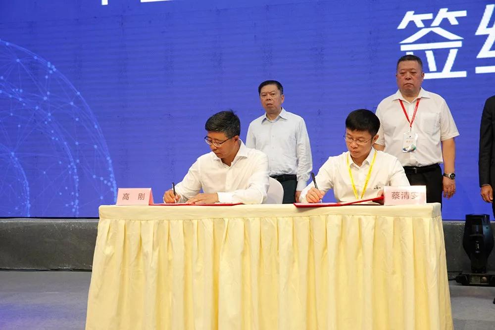 2018水頭展會(huì)成果之中國(guó)石材新業(yè)態(tài)、新金融、新產(chǎn)品簽約儀式完美落幕! 中國(guó)石材新業(yè)態(tài)、新金融、新產(chǎn)品簽約儀式完美落幕!