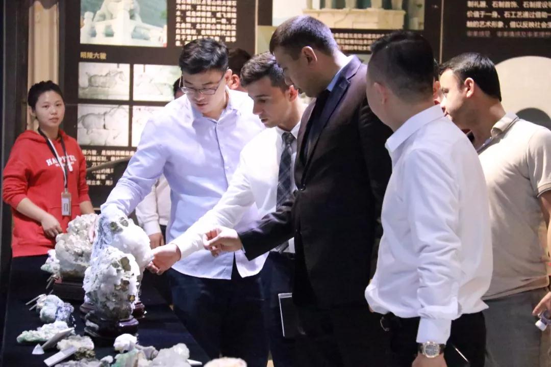 國外石材考察團(tuán)來水頭考察石材產(chǎn)業(yè)
