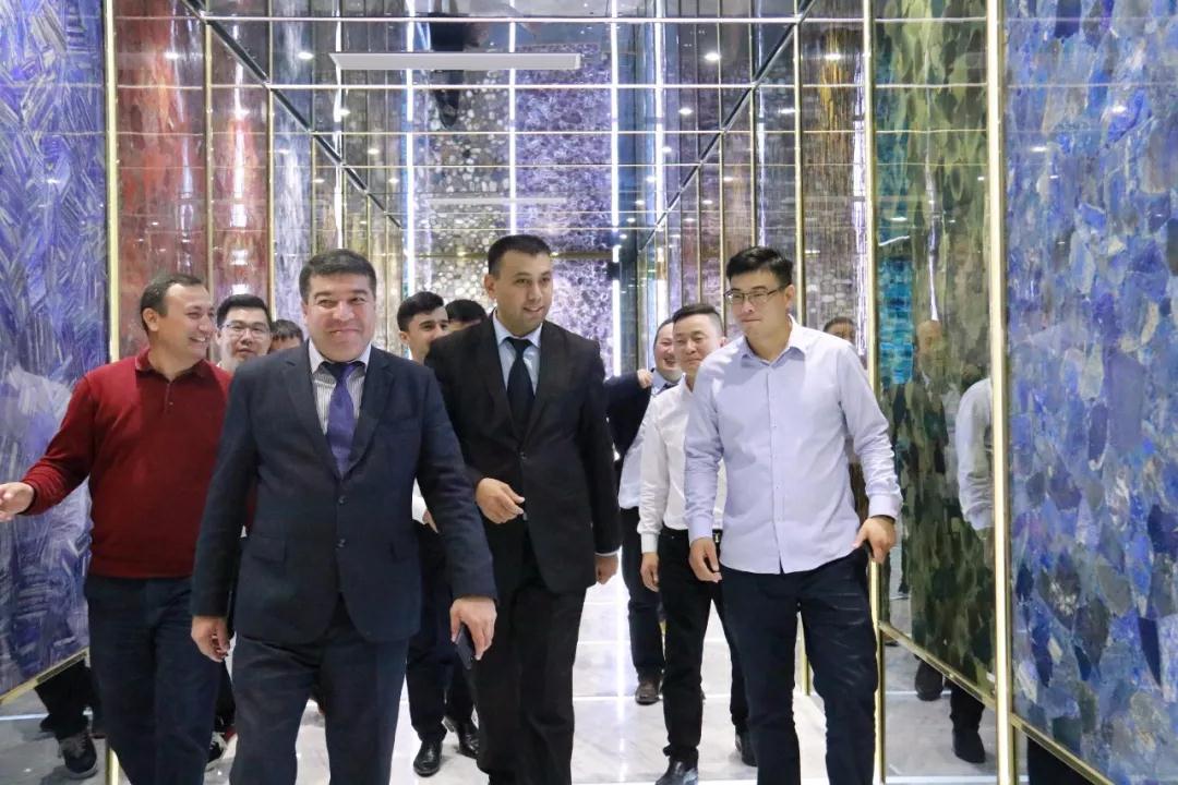 國外石材考察團(tuán)來水頭考察石材產(chǎn)業(yè)