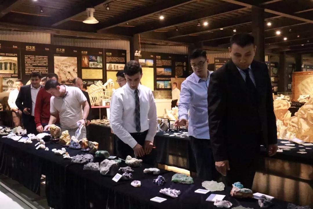 國外石材考察團(tuán)來水頭考察石材產(chǎn)業(yè)