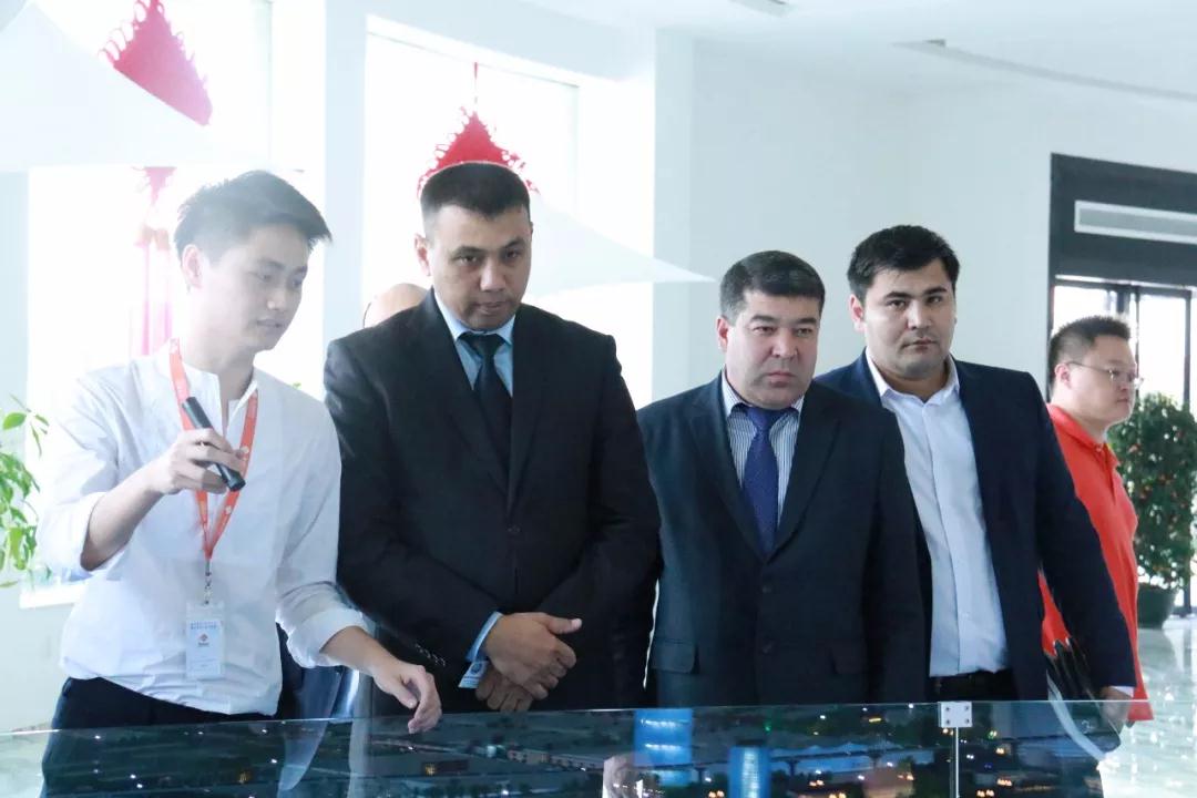 國外石材考察團(tuán)來水頭考察石材產(chǎn)業(yè)