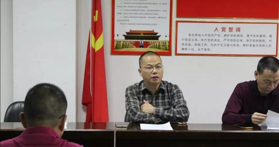 南安市洪梅鎮(zhèn)26家石材加工廠進(jìn)行依法關(guān)停、拆除生產(chǎn)設(shè)備