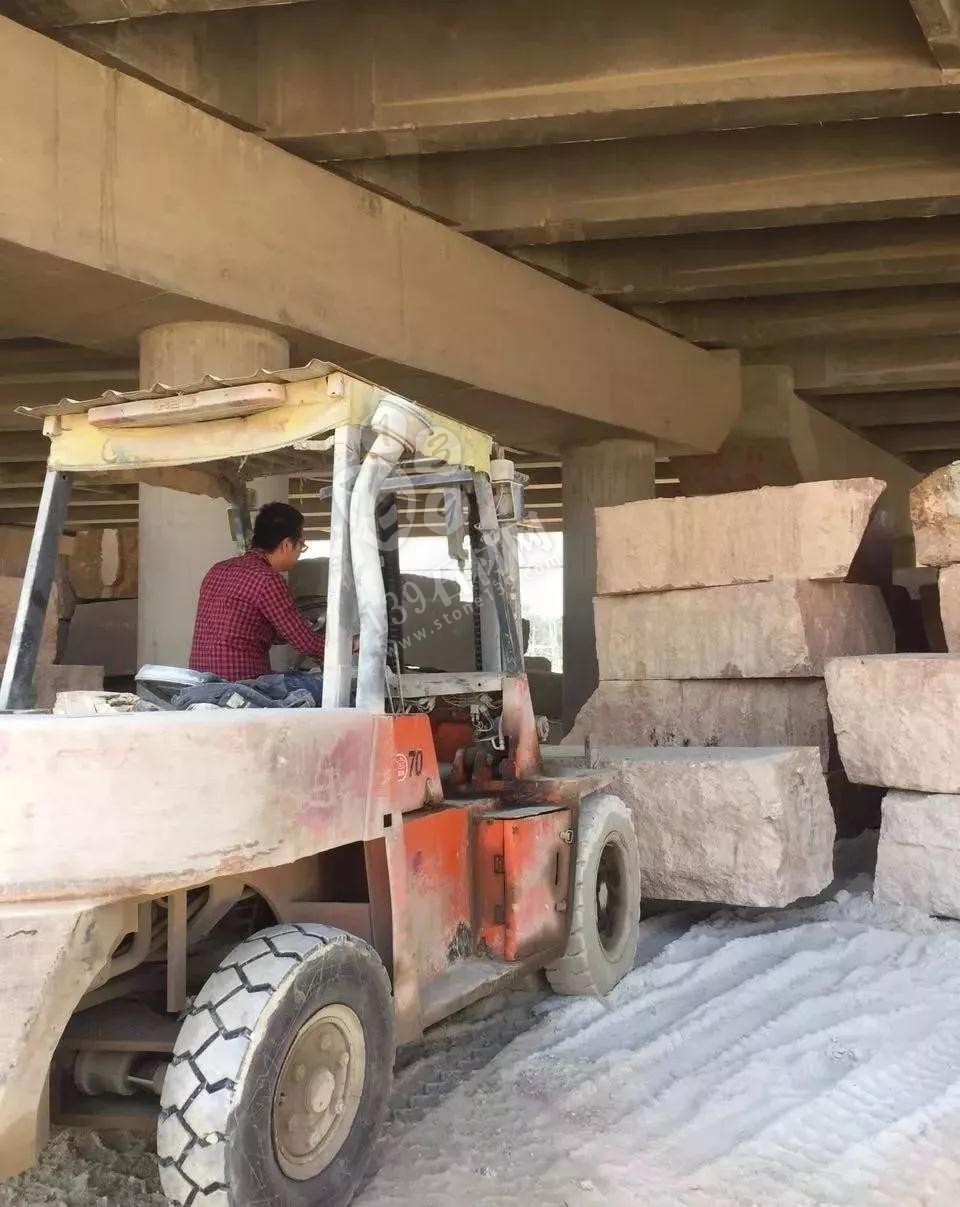 福建南安市石井鎮(zhèn)拆石材廠棚，移石材方料