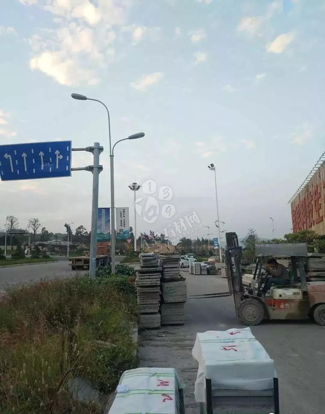 福建南安市石井鎮(zhèn)拆石材廠棚，移石材方料