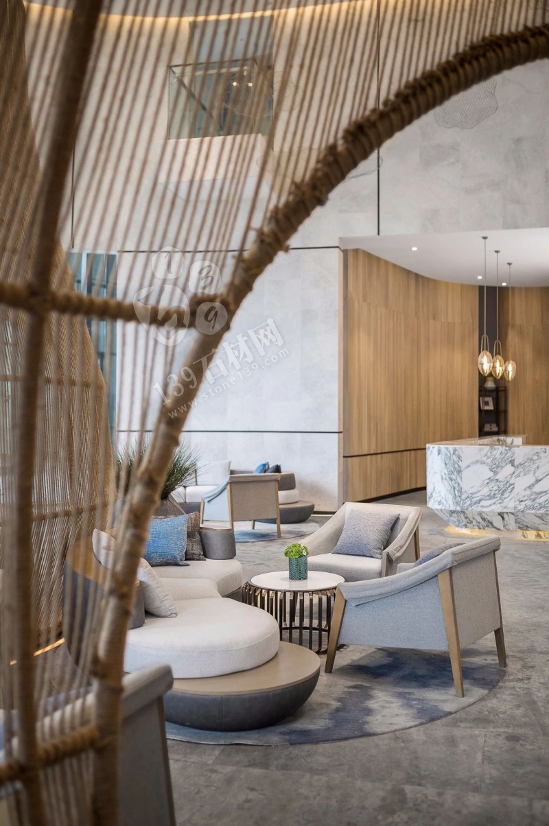 當大理石遇上原木 會擦出怎樣的火花？