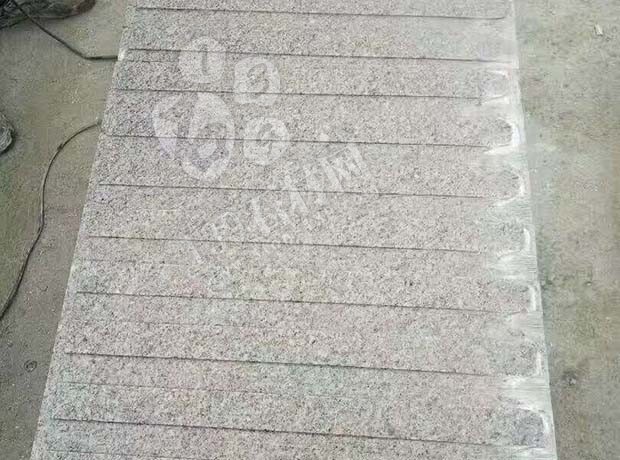 泌陽縣【豐達石材廠】主營河南芝麻白（芝麻灰）路沿石