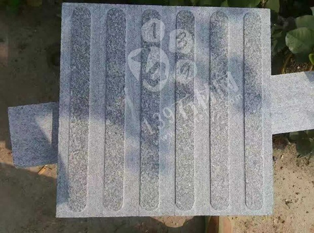 泌陽縣【豐達石材廠】主營河南芝麻白（芝麻灰）路沿石