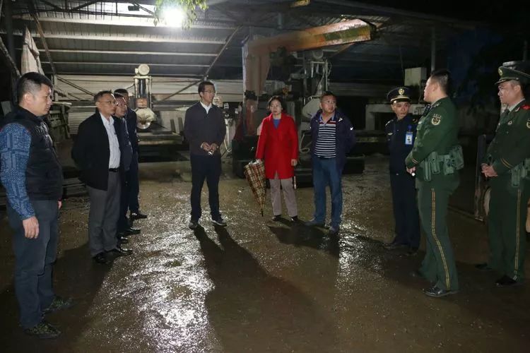 海南海口市美蘭區午夜突擊執法檢查20家石材加工企業