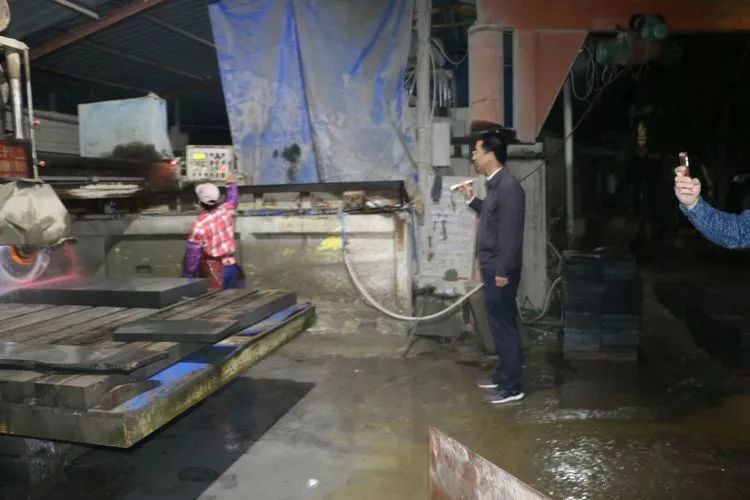 海南海口市美蘭區午夜突擊執法檢查20家石材加工企業