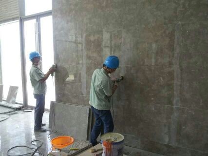 石材墻面安裝好之后的表面研磨流程之粗磨、細磨、精磨和拋光