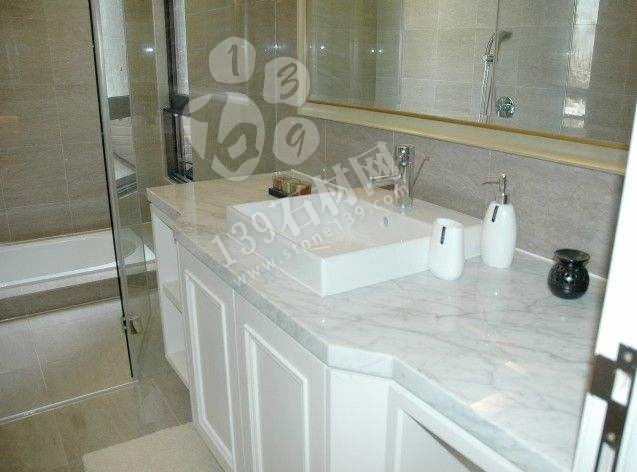 淺色大理石臺(tái)面