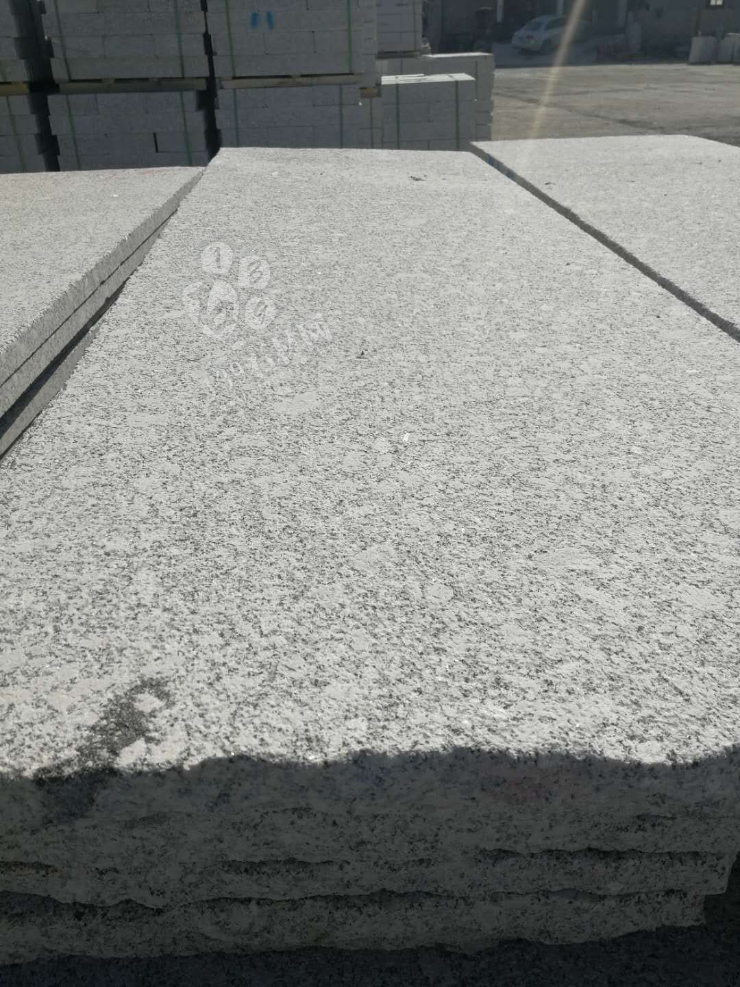 河南省內(nèi)鄉(xiāng)縣隆鑫石材年產(chǎn)梨花白板材200萬平方米 內(nèi)鄉(xiāng)縣隆鑫石材廠