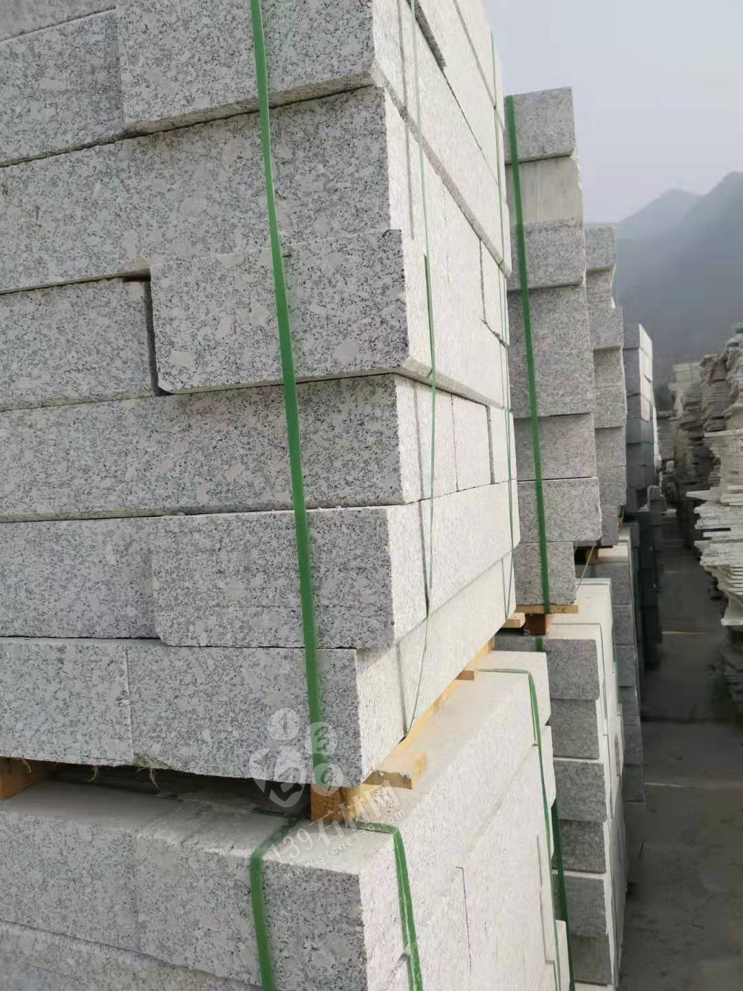 河南省內(nèi)鄉(xiāng)縣隆鑫石材年產(chǎn)梨花白板材200萬平方米 內(nèi)鄉(xiāng)縣隆鑫石材廠