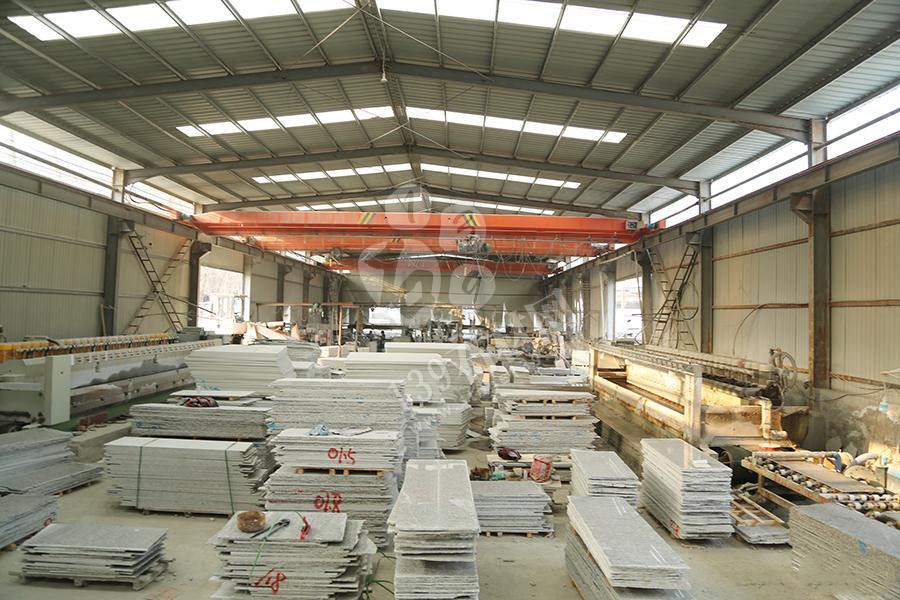 河南省內(nèi)鄉(xiāng)縣隆鑫石材年產(chǎn)梨花白板材200萬平方米 內(nèi)鄉(xiāng)縣隆鑫石材廠