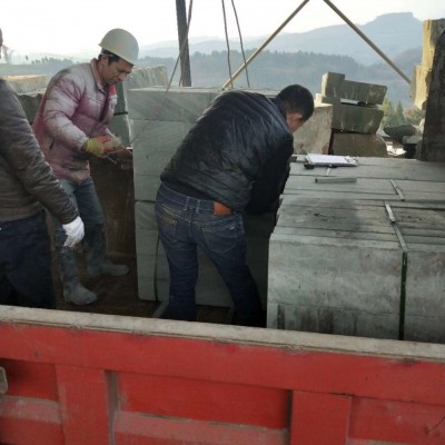 達州青石路沿石裝車出貨