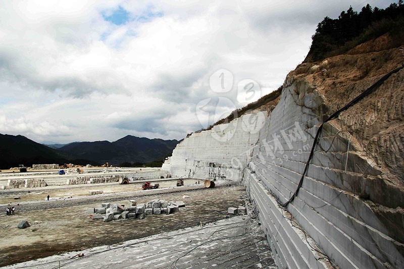 浙江麗水市石材產地遂昌及遂昌石材產品(遂昌紅、麗水霞紅G3338)介紹 遂昌紅礦山