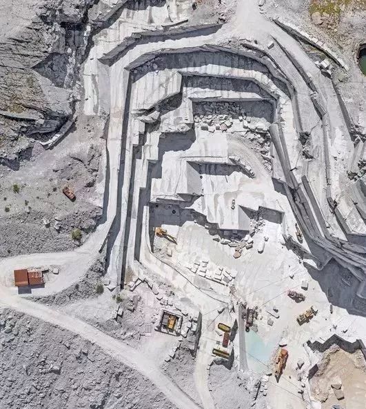 天然石材，不但沒(méi)有危害，而且還對(duì)身體有好處！