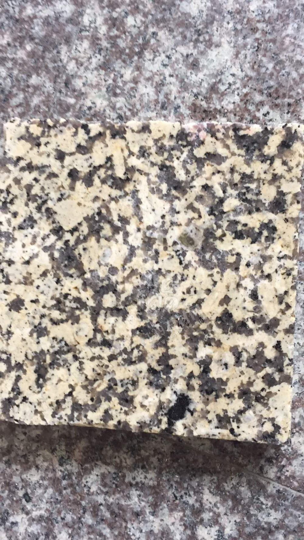 江西宏宇礦業(yè)主營江西新卡麥、加多利金（菊花黃）花崗巖