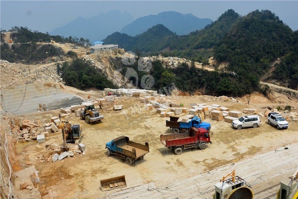 江西宏宇礦業(yè)主營江西新卡麥、加多利金（菊花黃）花崗巖