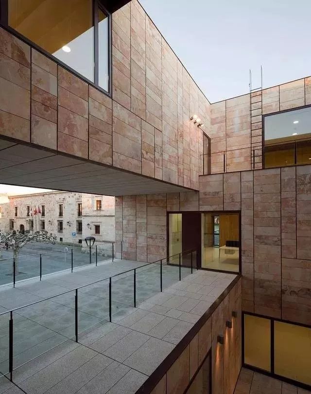 石材有色差？尾款收不回來，應該把這個給甲方看看