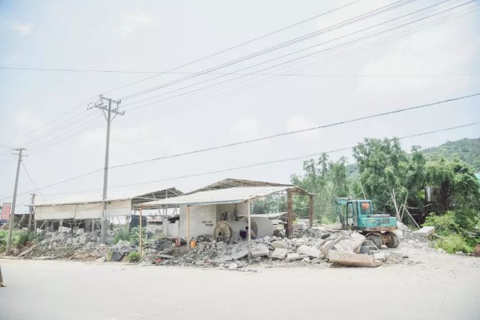 南安市石井鎮(zhèn)“重拳出擊”：取締“三無”石材加工廠，拆除面積總計1670平方米