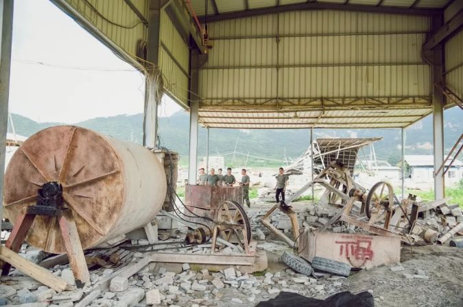 南安市石井鎮(zhèn)“重拳出擊”：取締“三無”石材加工廠，拆除面積總計1670平方米