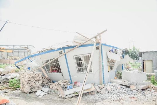 南安市石井鎮(zhèn)“重拳出擊”：取締“三無”石材加工廠，拆除面積總計1670平方米