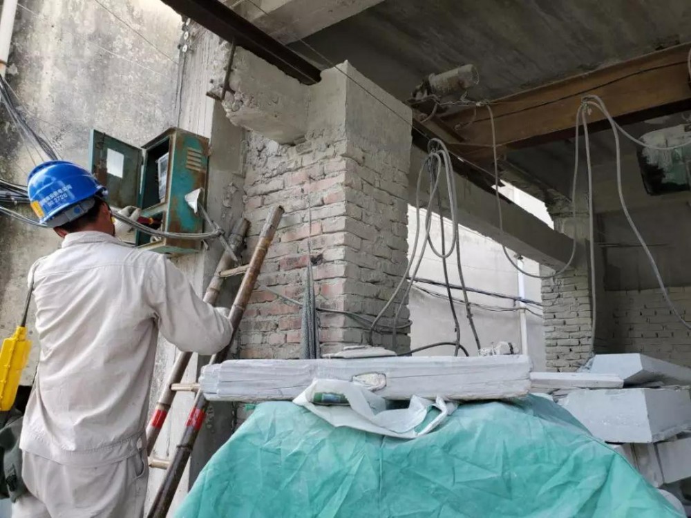 南安市詩(shī)山鎮(zhèn)、樂峰鎮(zhèn)查處轄區(qū)內(nèi)的“三無(wú)”石材廠