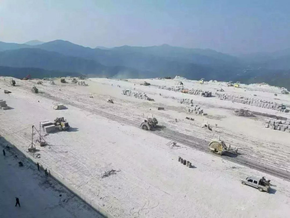 湖北羅田白蓮河石材產業穩步發展,羅田芝麻灰保質保量完成四方來單!