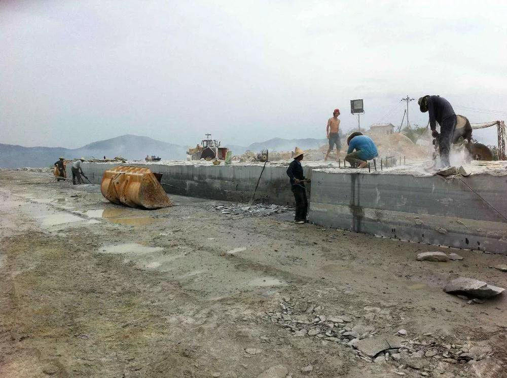 湖北羅田白蓮河石材產業穩步發展,羅田芝麻灰保質保量完成四方來單!