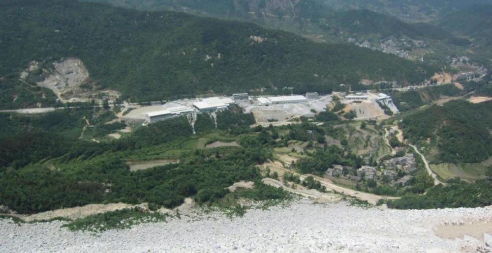 湖北羅田白蓮河石材產業穩步發展,羅田芝麻灰保質保量完成四方來單!