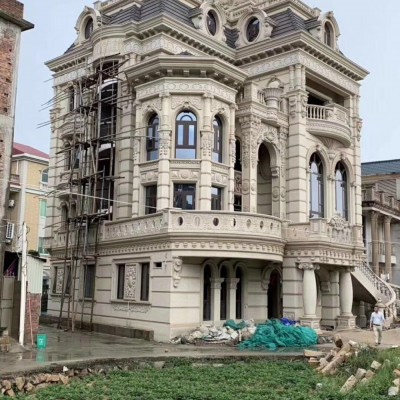 歐式別墅城堡風格的石材裝飾 立柱和大型石材浮雕外墻