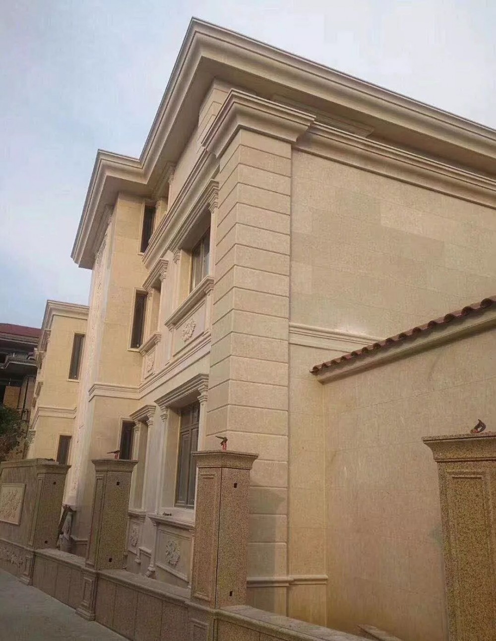 貝魯特（溫莎米黃）大理石外墻裝飾應用案例欣賞