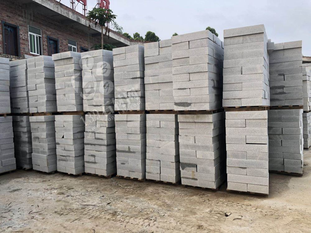 廣東永強石材主營湛江黑,廉江白麻,海浪花(雙稱浪花白),廉江芝麻白、廉江中花、芝麻灰、芝麻黑、海浪花、臺山紅、桂林紅