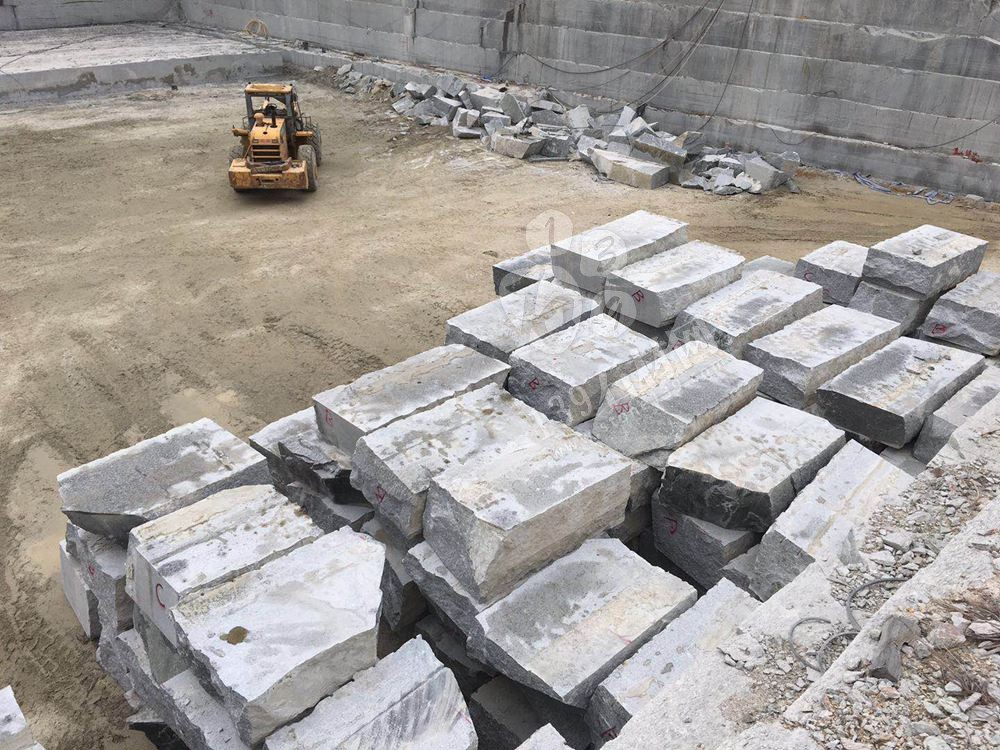 廣東永強石材主營湛江黑,廉江白麻,海浪花(雙稱浪花白),廉江芝麻白、廉江中花、芝麻灰、芝麻黑、海浪花、臺山紅、桂林紅