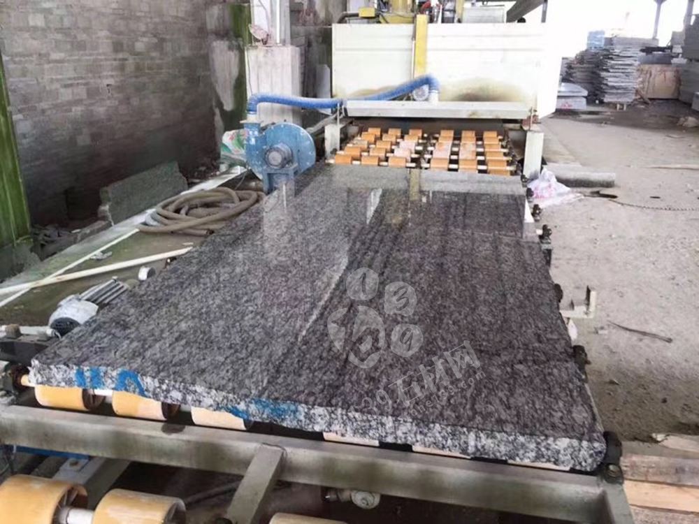 廣東永強石材主營湛江黑,廉江白麻,海浪花(雙稱浪花白),廉江芝麻白、廉江中花、芝麻灰、芝麻黑、海浪花、臺山紅、桂林紅