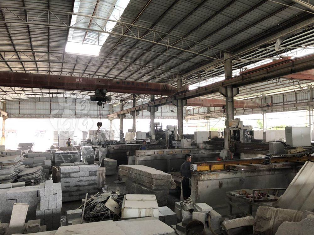 廣東永強石材主營湛江黑,廉江白麻,海浪花(雙稱浪花白),廉江芝麻白、廉江中花、芝麻灰、芝麻黑、海浪花、臺山紅、桂林紅