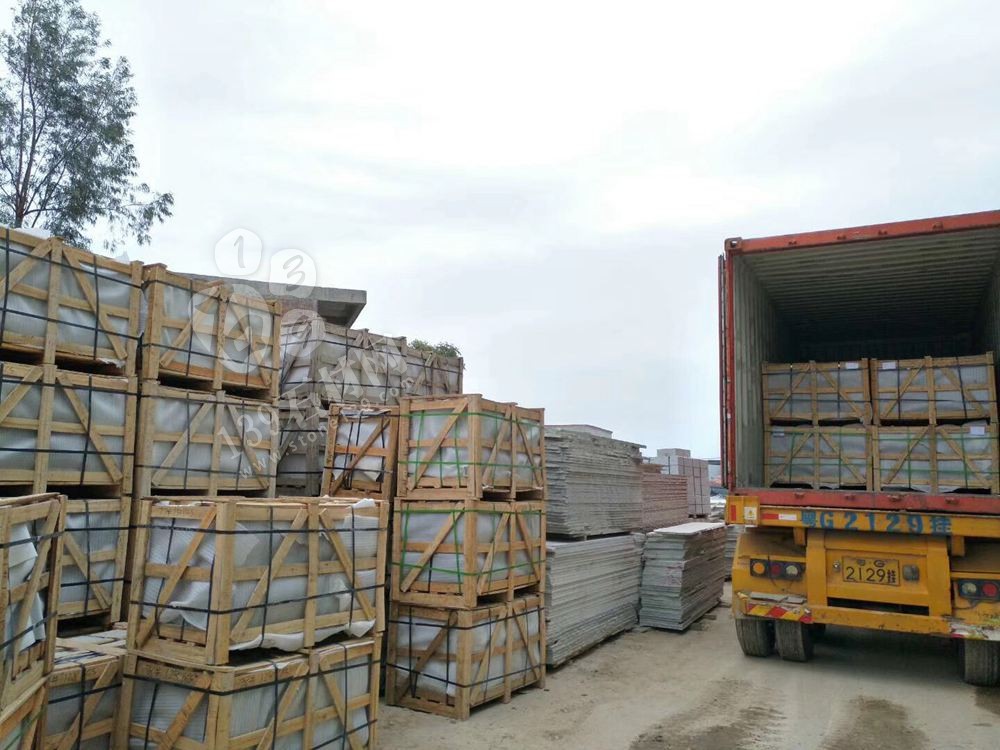 廣東永強石材主營湛江黑,廉江白麻,海浪花(雙稱浪花白),廉江芝麻白、廉江中花、芝麻灰、芝麻黑、海浪花、臺山紅、桂林紅