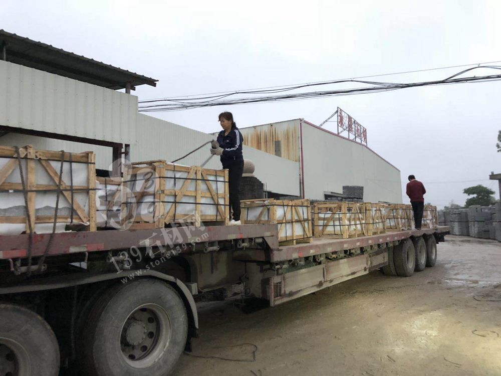 廣東永強石材主營湛江黑,廉江白麻,海浪花(雙稱浪花白),廉江芝麻白、廉江中花、芝麻灰、芝麻黑、海浪花、臺山紅、桂林紅