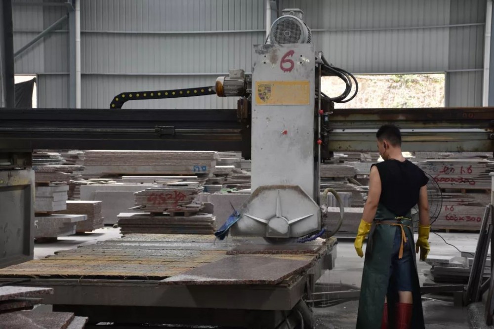 石材垃圾不用分類,換句話說天然石材沒有垃圾渾身是寶