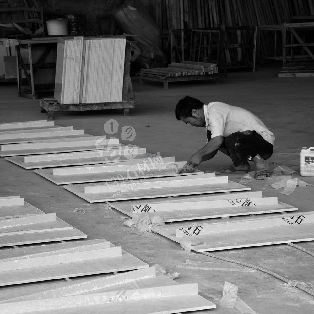 石材廠一線工人工作照