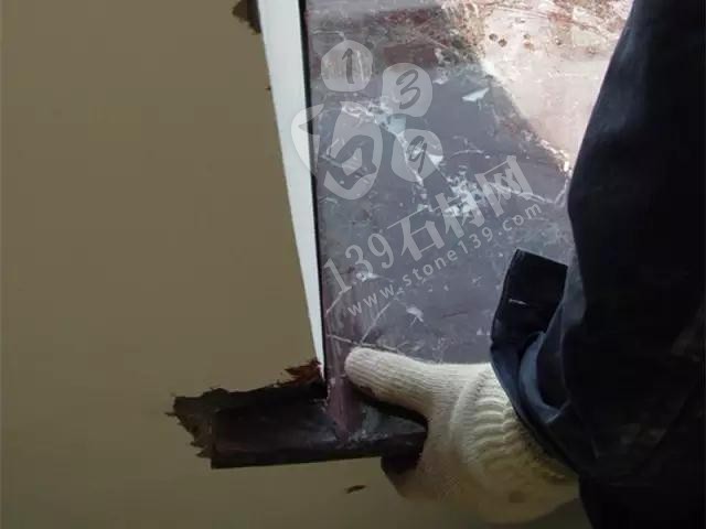 【石材家裝工藝】紫羅紅大理石窗臺(tái)板的安裝全過(guò)程