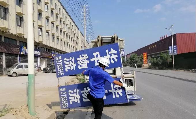 麻城市城管部門對石材工業園開展整治行動