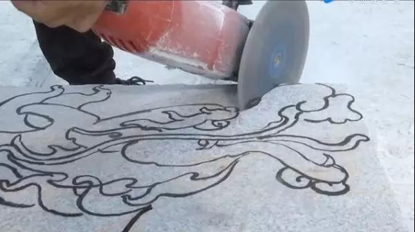 精雕細琢，讓麻城花崗巖升值數十倍甚至上百倍，從千元增值到上萬元