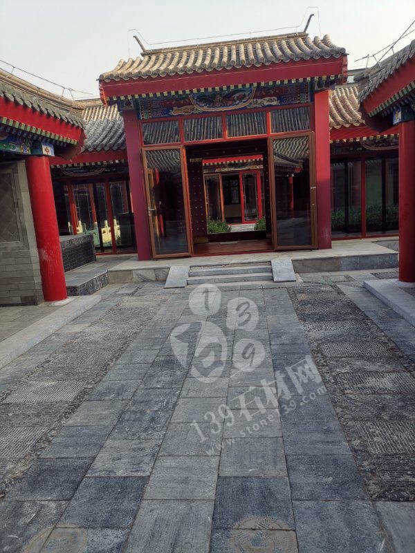 使用青石火燒面、手鑿面、菠蘿面打造的中式復古風庭院