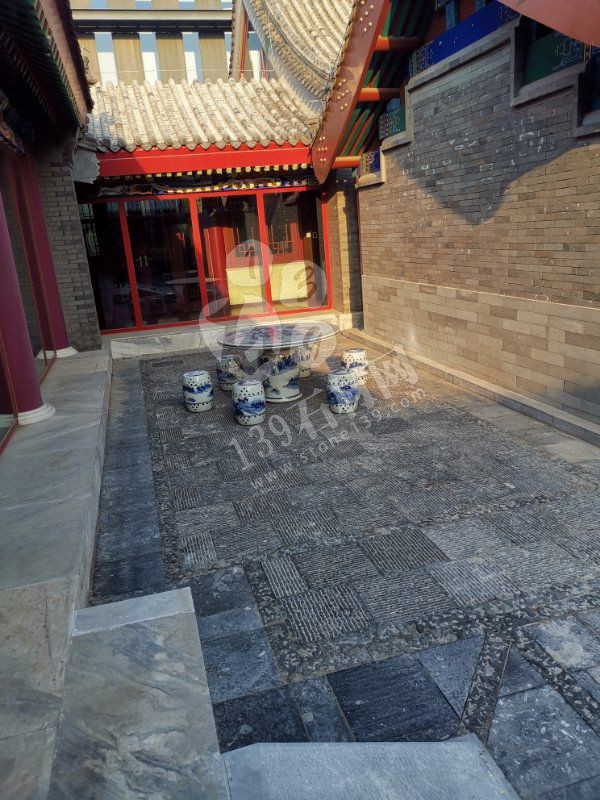 使用青石火燒面、手鑿面、菠蘿面打造的中式復古風庭院