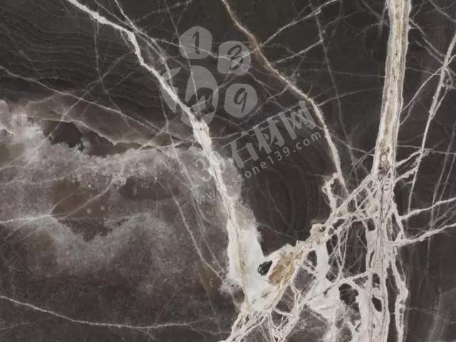 黑色石材帶根的三個品種（黑白根、茶玉、勞倫黑金）對比介紹