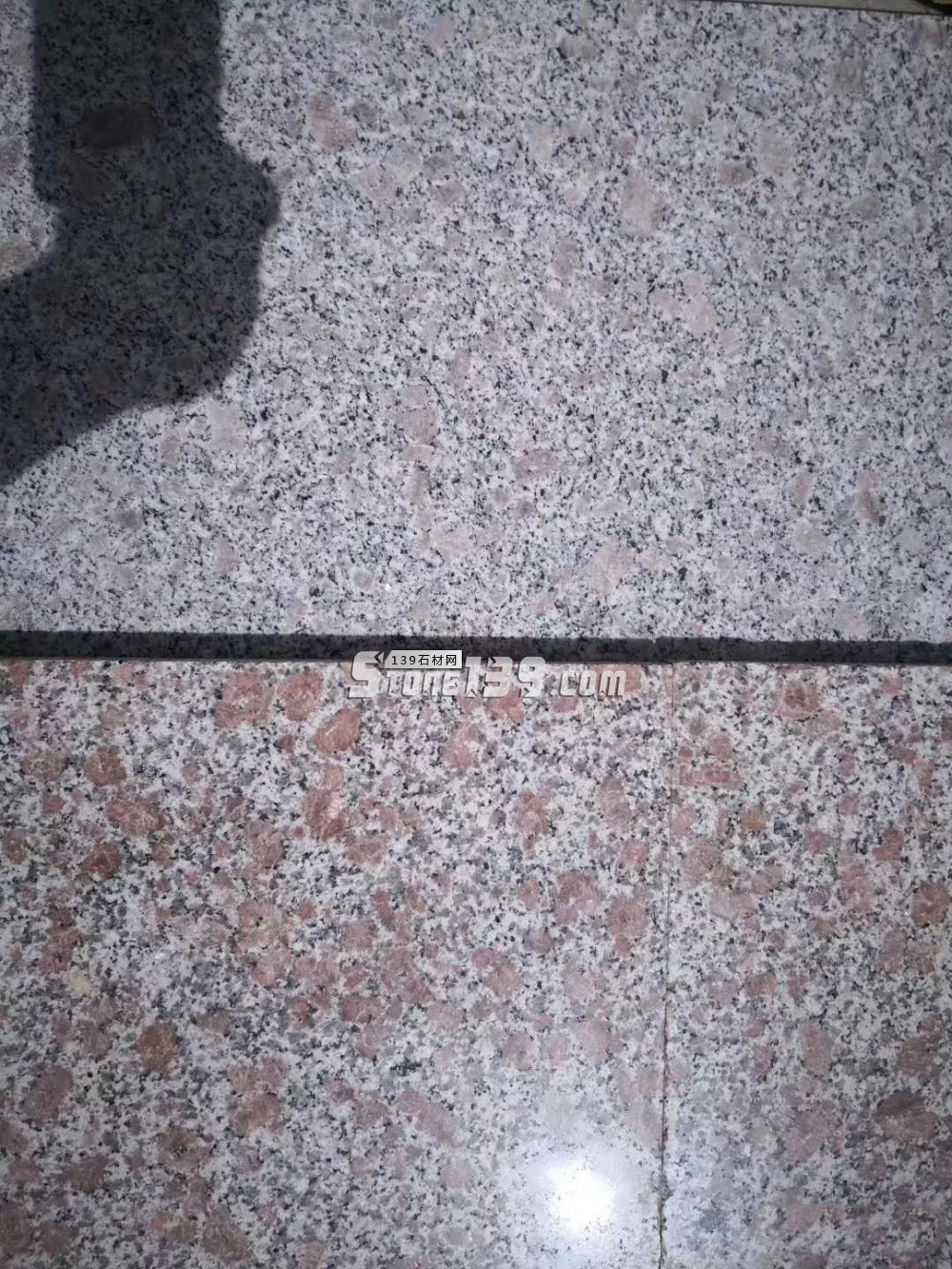 山東招遠(yuǎn)交警夜間查獲8輛嚴(yán)重超載石材大貨車